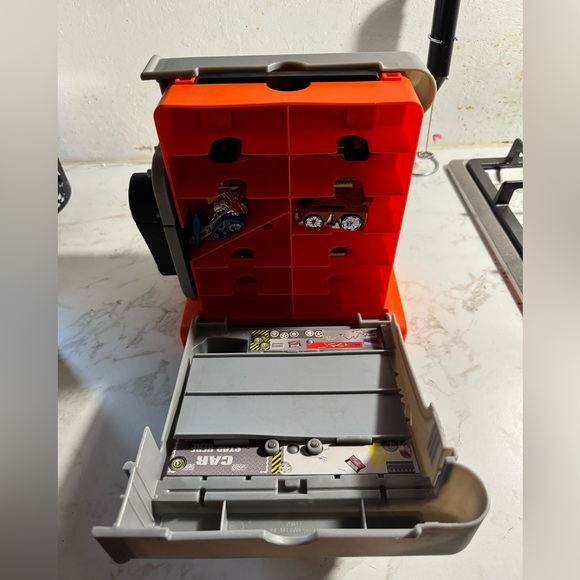 Vintage Mattel 1999 Hot Wheels V-8 STO-N-GO Engine Carrying Case - Picture 3 of 6